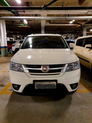 FIAT FREEMONT 2.4 EMOTION 16V GASOLINA 4P AUTOMÁTICO FIAT FREEMONT 2.4 EMOTION 16V GASOLINA 4P AUTOMÁTICO